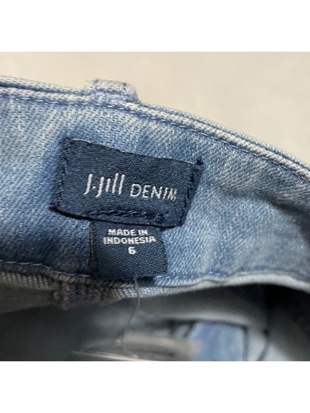 J. Jill Light Blue Patch Pocket Denim Jean Shorts Sz 6 - Picture 9 of 11